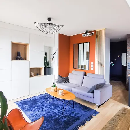Apt With Terrace Close To Presqu'ile