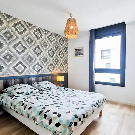 Apt With Terrace Close To Presqu'ile